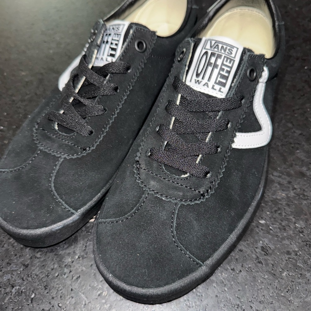 NEW VANS BLACK SUEDE & LEATHER Sport Low Shoe SNEAKER SZ M 7 W 8.5
BRAND NEW - Picture 6 of 14